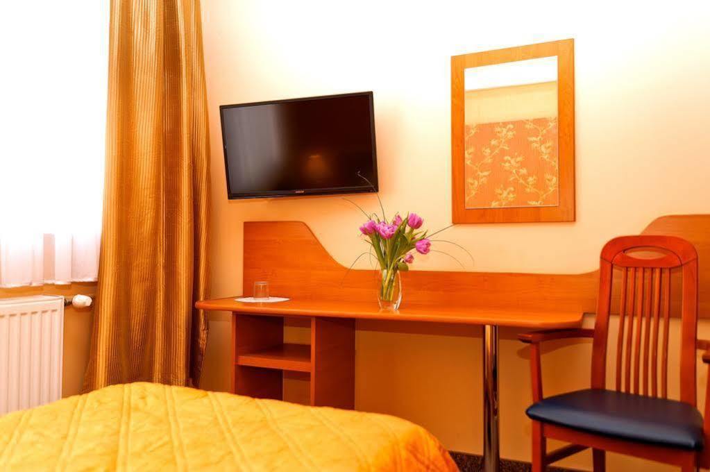 Villa Anna Gdansk - Noclegi Rooms - Free Parking ภายนอก รูปภาพ